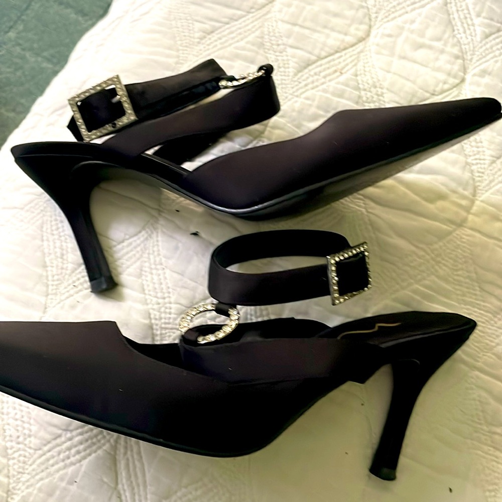 NINA 2” black heels sz 5 ankle strap